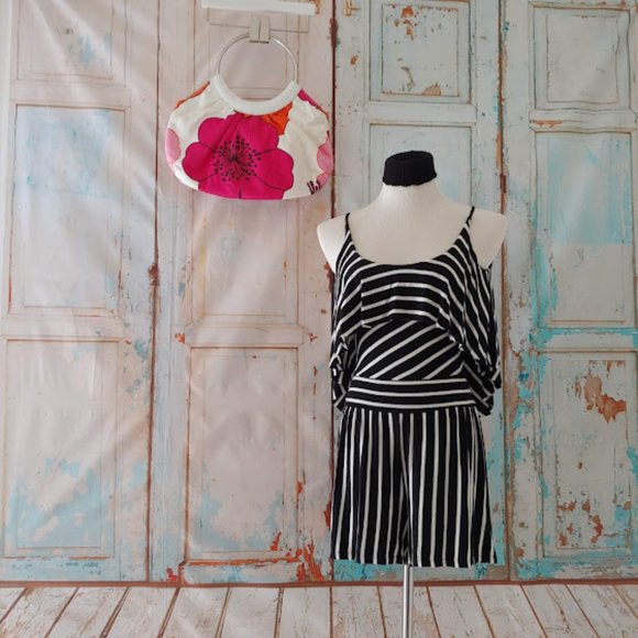 Arden B short romper w adjustable drawstring /size S or M / black & white - Picture 1 of 6